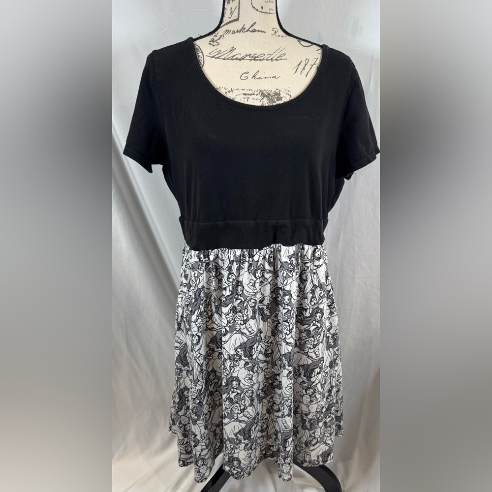 Disney’s Princesses short sleeve black and white mini dress size Large(tag wrong